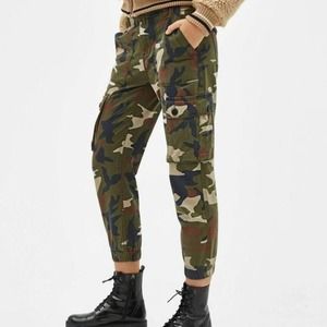 Bershka High Rise Utility Cargo Joggers Crop Camo Pants Pockets Green Camo Sz 4